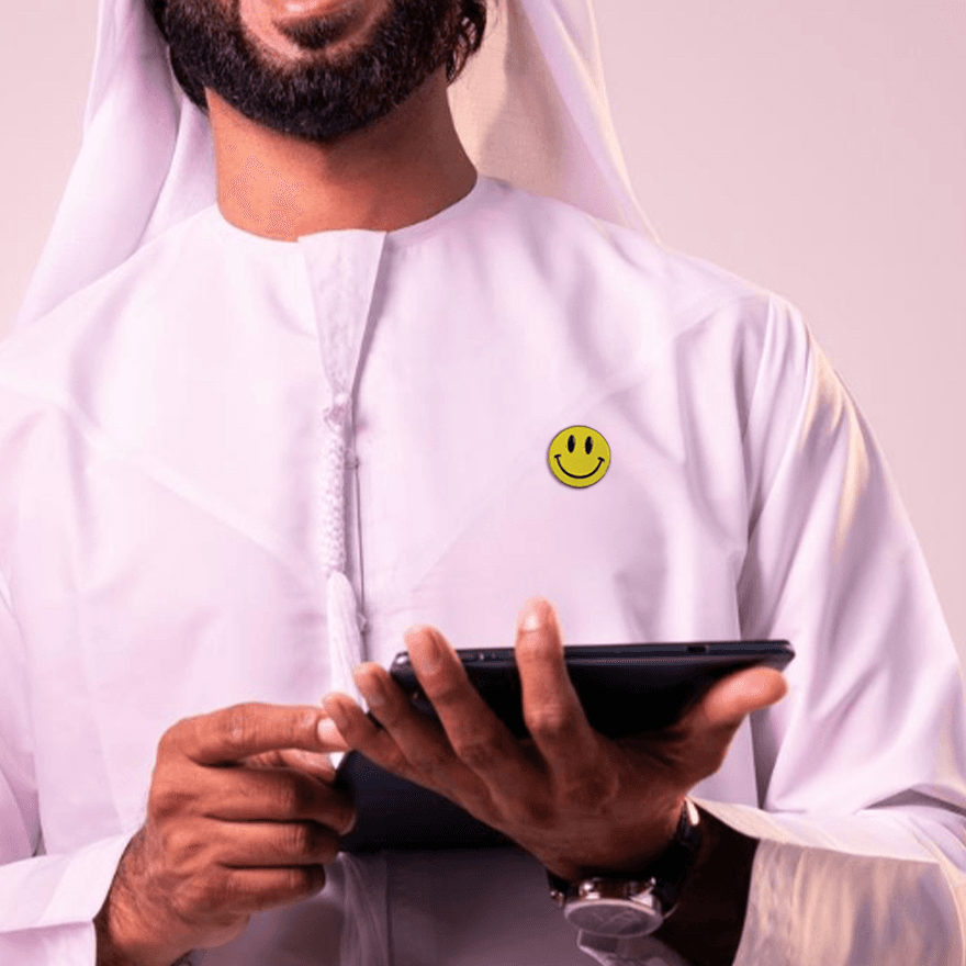 دبوس معدني بتصميم الوجه المبتسم - 4