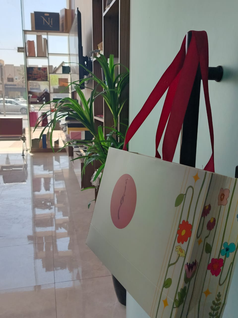 علبة مناديل مطبوعة بالشعار — درب برنت